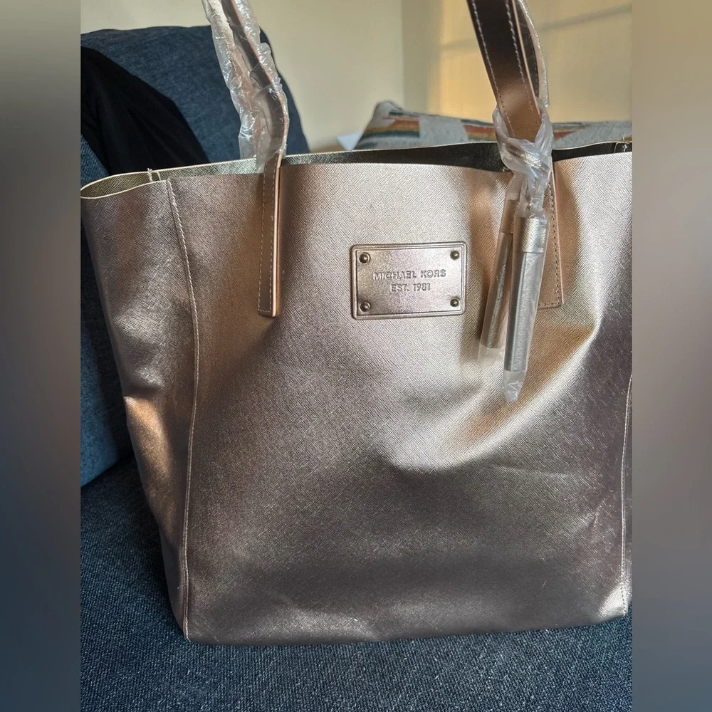 Michael Kors Rose Gold Leather Tassel Tote BRAND NEW NO CALL OUTS - Picture 3 of 16